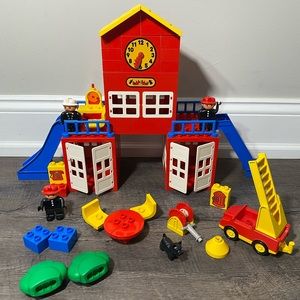 LEGO Duplo 2658 Fire Station - RARE - Vintage